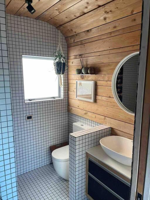 Electric Waihi Beach House - Family & Dog Friendly, Close To Beach, Pool Table, Outdoor Fire Room, Skate Ramp Bowentown Exterior photo