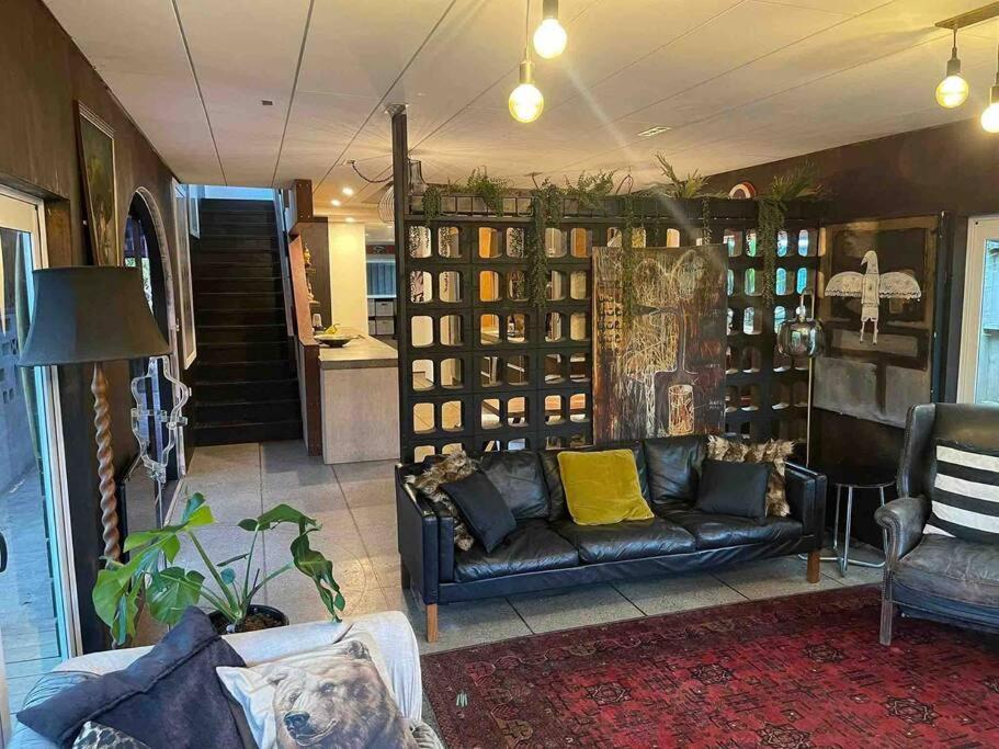 Electric Waihi Beach House - Family & Dog Friendly, Close To Beach, Pool Table, Outdoor Fire Room, Skate Ramp Bowentown Exterior photo
