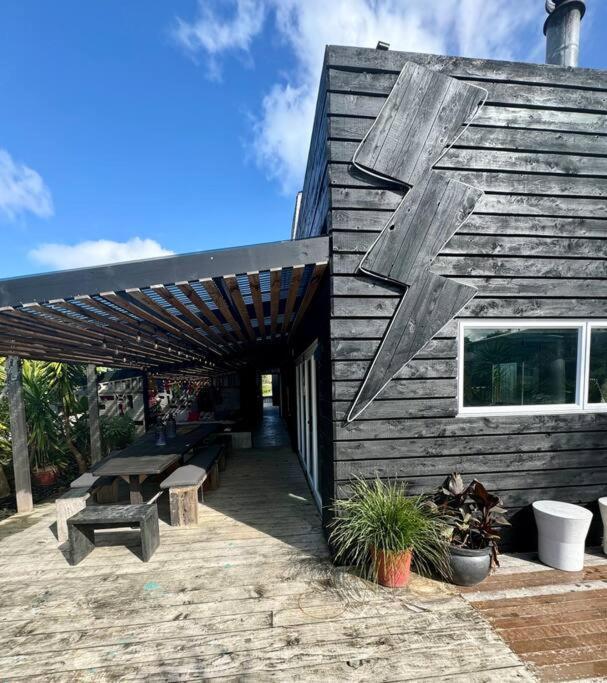 Electric Waihi Beach House - Family & Dog Friendly, Close To Beach, Pool Table, Outdoor Fire Room, Skate Ramp Bowentown Exterior photo